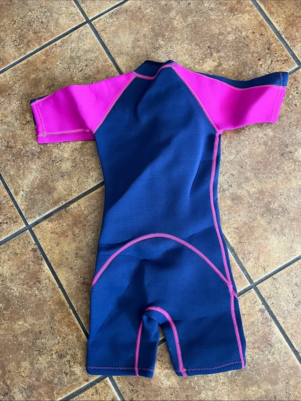Seaskin Kids Navy and Hot Pink Short Sleeve Rashguard Wetsuit Size 2